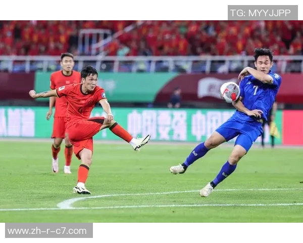 中国足球球星身价分析与影响因素研究 未来发展潜力展望